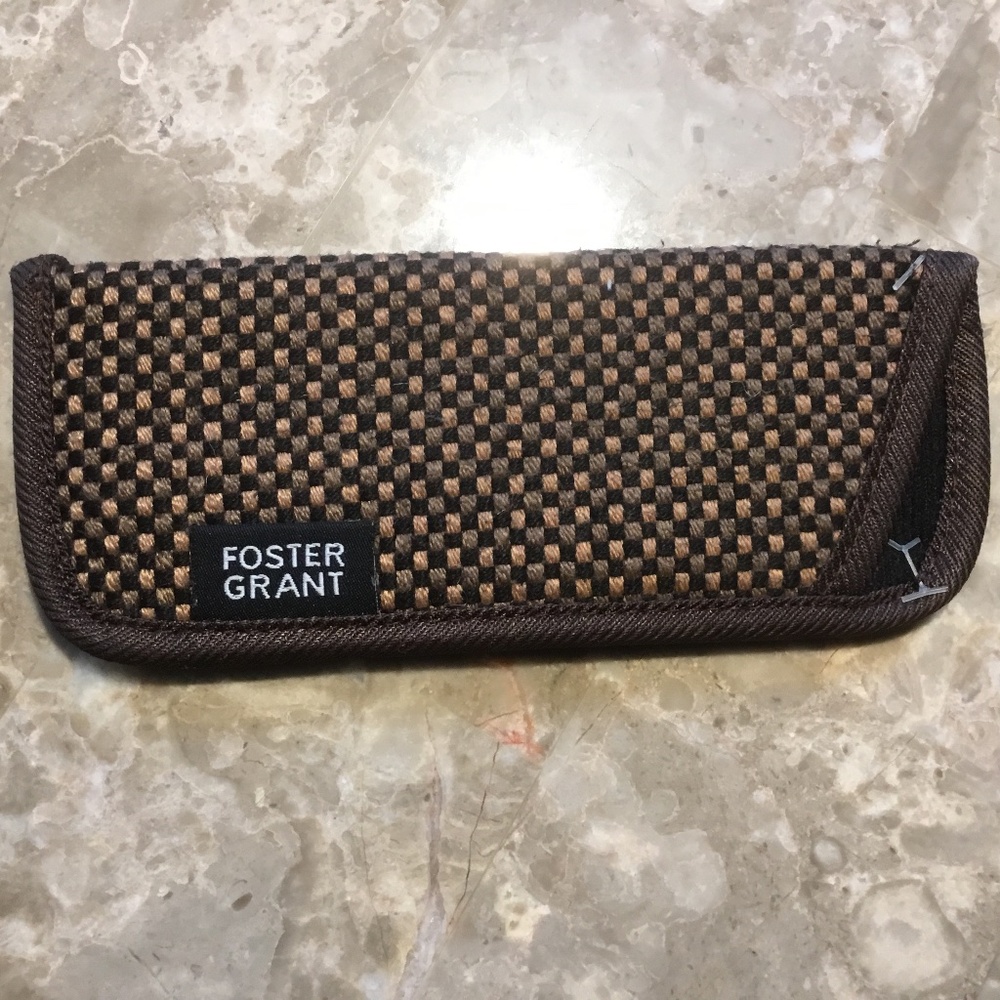 Foster Grant Soft Eyeglass Case (Brown and tan Checks Color)